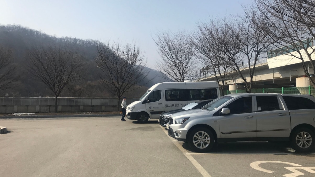 Shuttle bus from the metro to Elysian ski resort in Korea