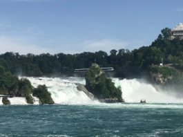 Rhine falls from the front