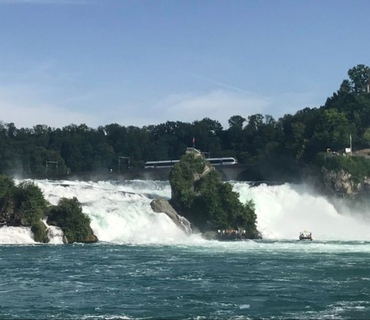 Rhine falls from the front