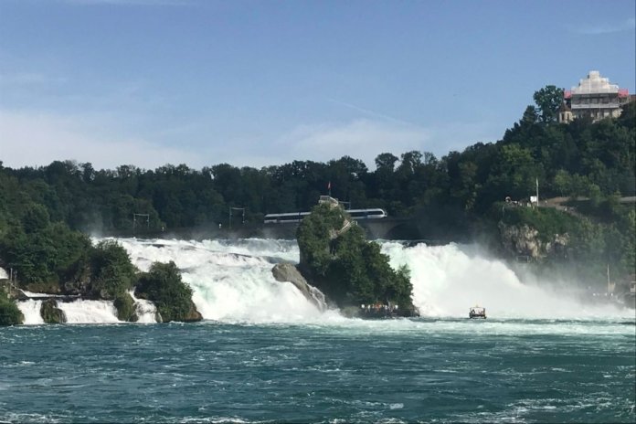 Rhine falls from the front